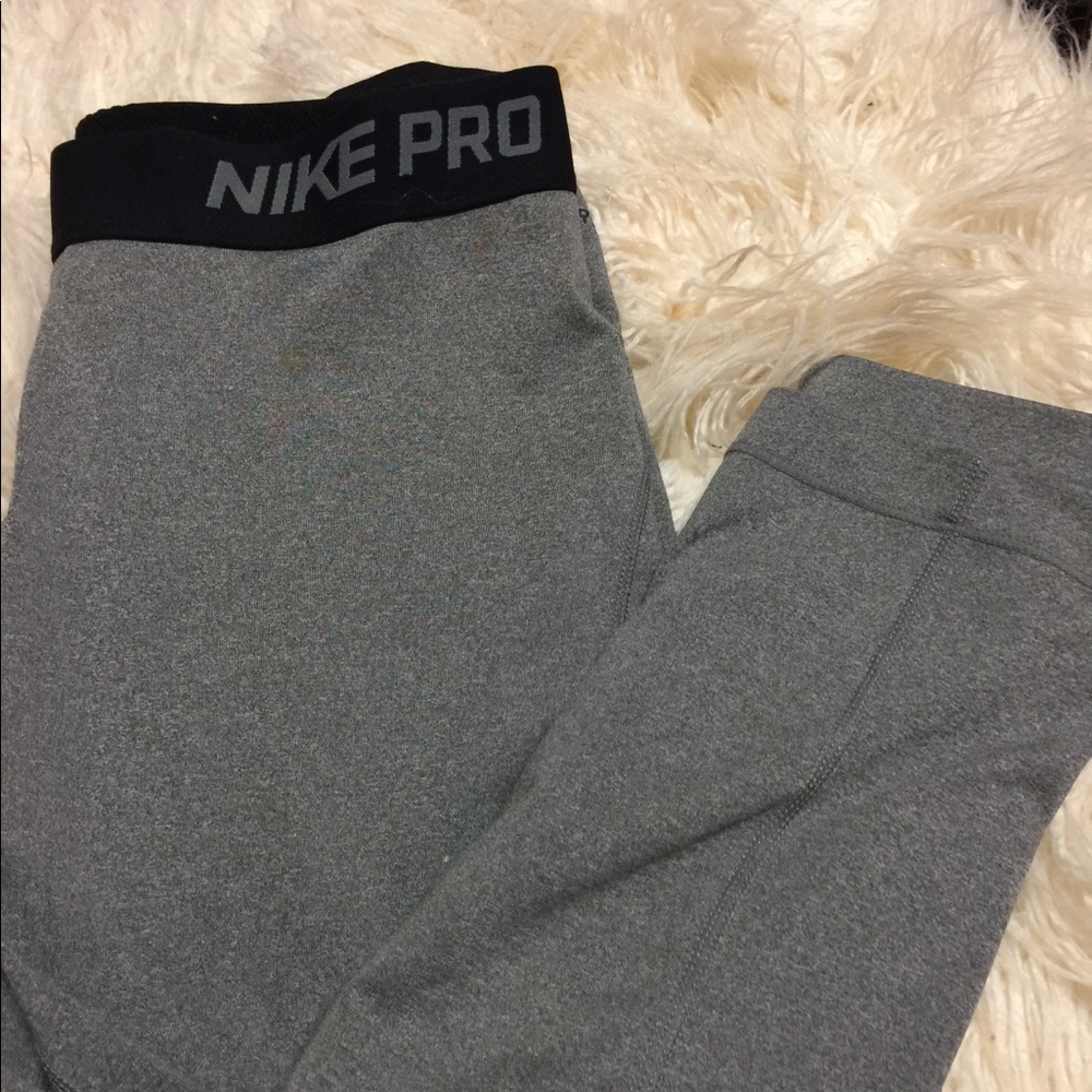 Grey Nike pro cropped capris!